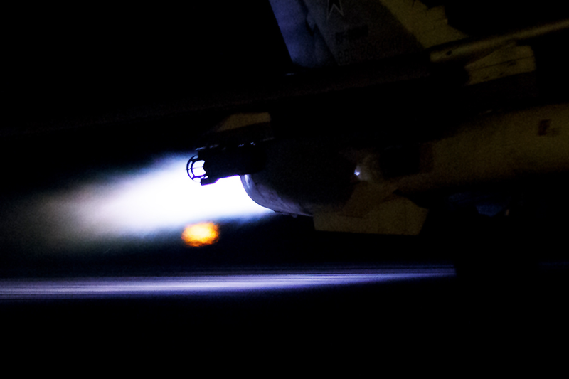 Illustration for article titled Intense Night Shots Show Russian Jets Blasting Out Of Syrian Base